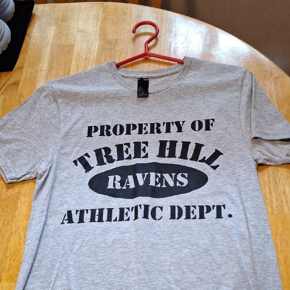 One Tree Hill Ravens T-Shirt - Picture 1 of 4